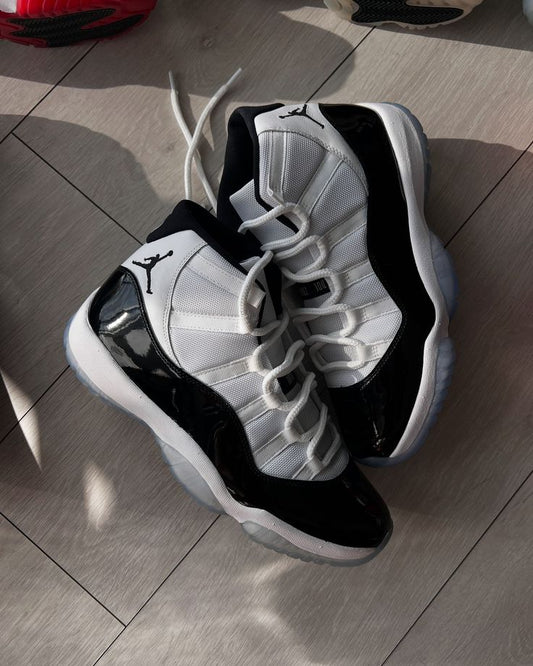 INSPIRED 11 SNEACKERS